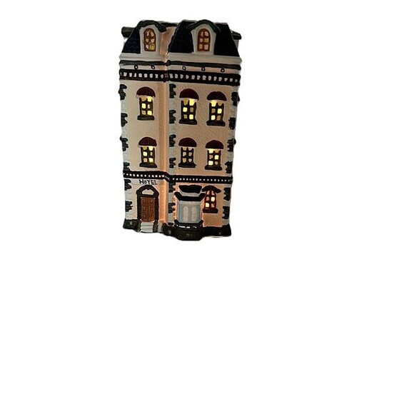 Dickens Collectables Towne Series Hotel 293-8205 Porcelain Lighted Christmas Vil - Picture 2 of 5